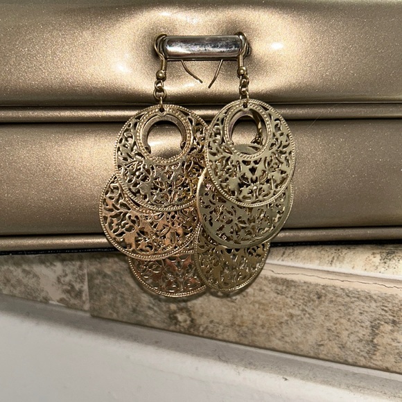 Dangling Earrings - Picture 1 of 2